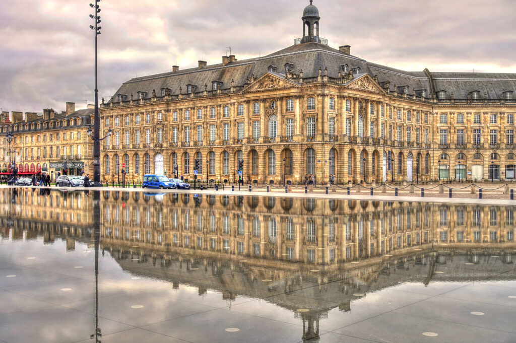 Place de la Bourse and the water mirror in Bordeaux
